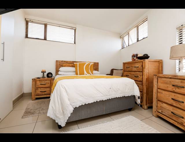 3 BEDROOM APARTMENT FOR SALE IN ESSENWOOD